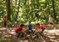 Spiele im Wald mit Kindern